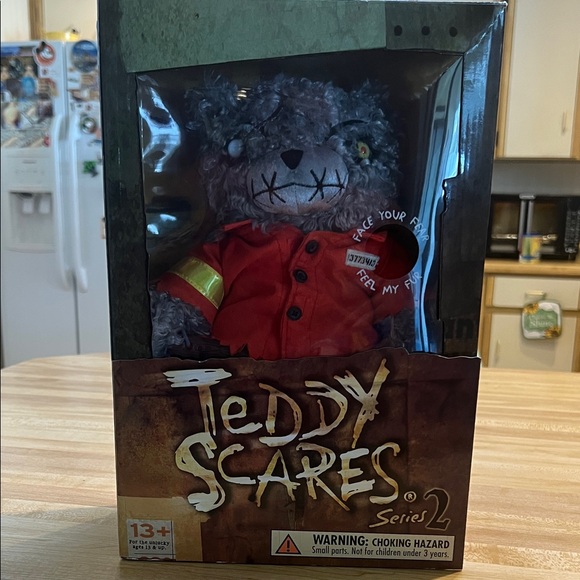 Series 2 Plush Toy with Red Outfit-Teddy Scares…..Granger Evermore - Picture 12 of 15